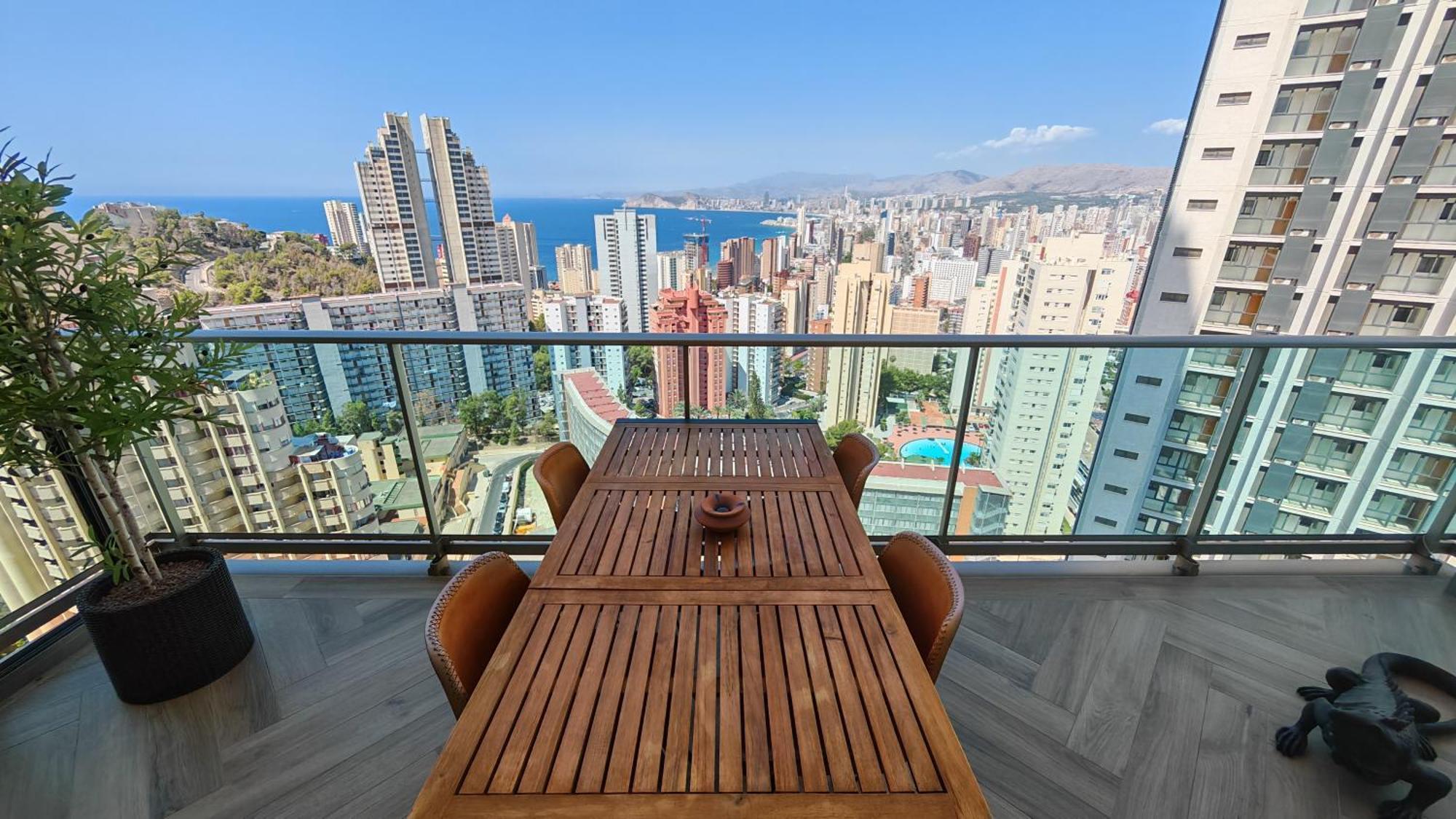 Skyline 16 *